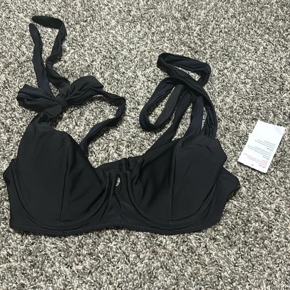 NWT! Black Tie-Shoulder Underwire Bikini Swim Top - Medium 🌻